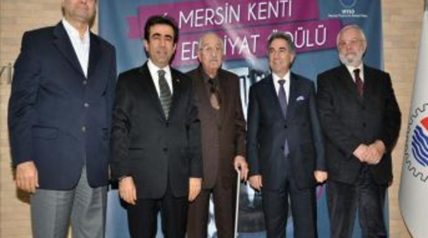 Mersin Kenti Edebiyat &Ouml;d&uuml;l&uuml; Ahmet Oktay'a Verildi