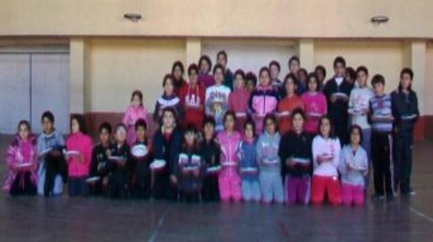 Burhaniye&rsquo;de K&uuml;&ccedil;&uuml;k Hentbolculara Pasta Ziyafeti