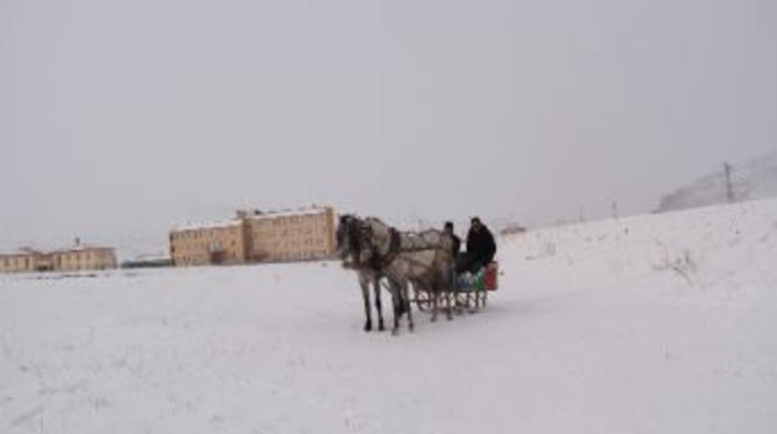 Kar Etkisini Arttırınca, Ulaşım Atlı Kızaklarla Sağlandı