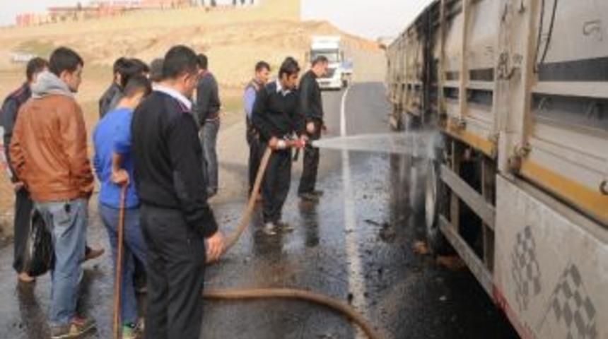 Tır'da &Ccedil;ıkan Yangın Paniğe Neden Oldu