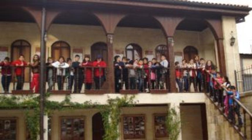 Gkv &Ouml;ğrencileri K&uuml;lt&uuml;r Gezileriyle Tarihsel Yolculukta