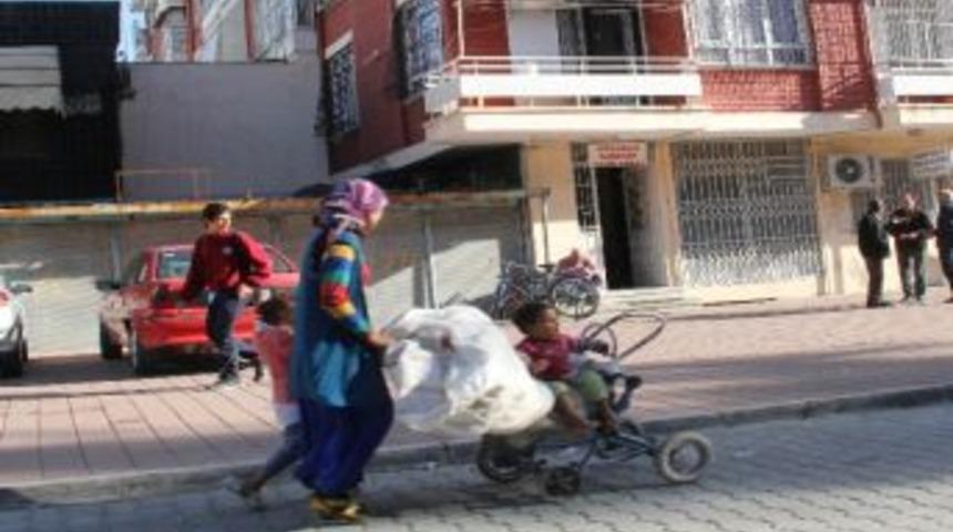 Çocuklarla Çocuk Arabasıyla Ekmek Mücadelesi