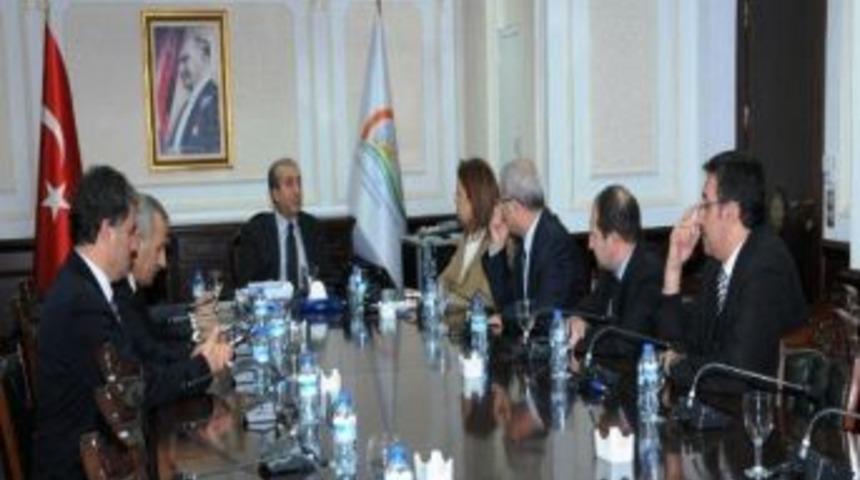 Malatya Heyeti Tarım Bakanı Mehdi Eker&rsquo;le G&ouml;r&uuml;şt&uuml;