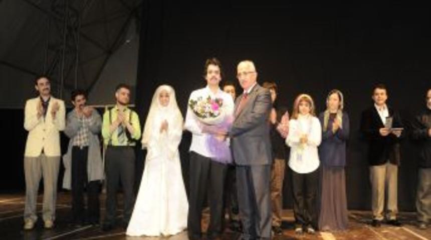 Tuna Boyu, &Ccedil;anakkale'de Sahnelendi