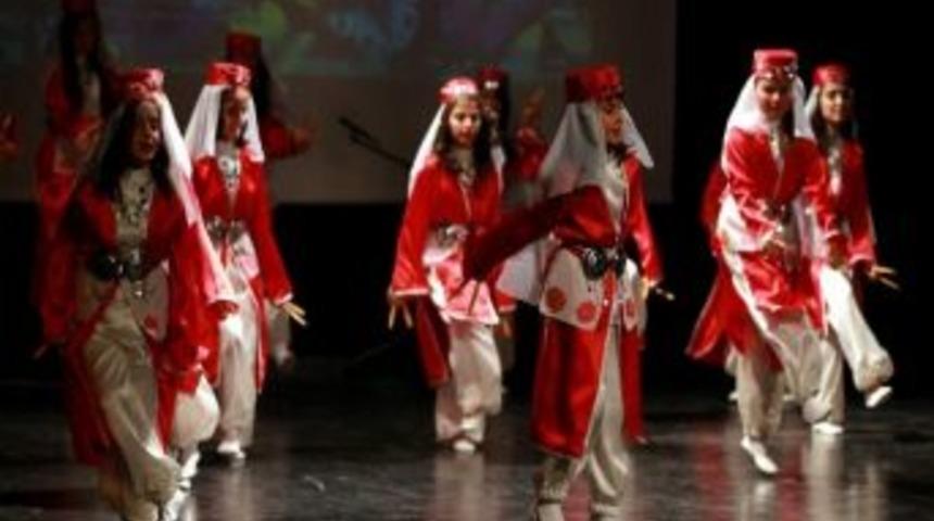 Sevgi Kelebekleri G&ouml;n&uuml;lleri Fethetti