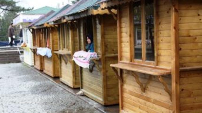 &Ccedil;ubuk'ta Ahşap B&uuml;feler Sahiplerine Teslim Edildi