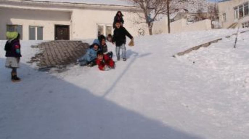 &Ccedil;ocukların Kar Keyfi