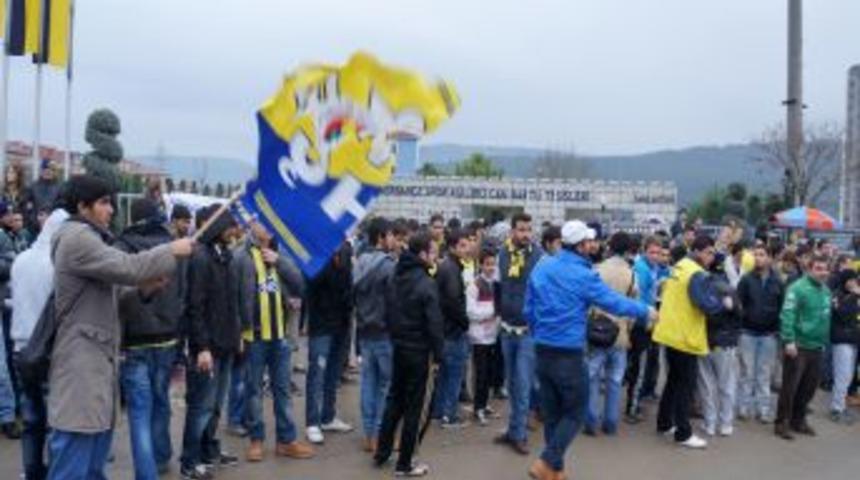 Fenerbah&ccedil;e Taraftarı Samandıra'da Ma&ccedil; Saatini Bekliyor