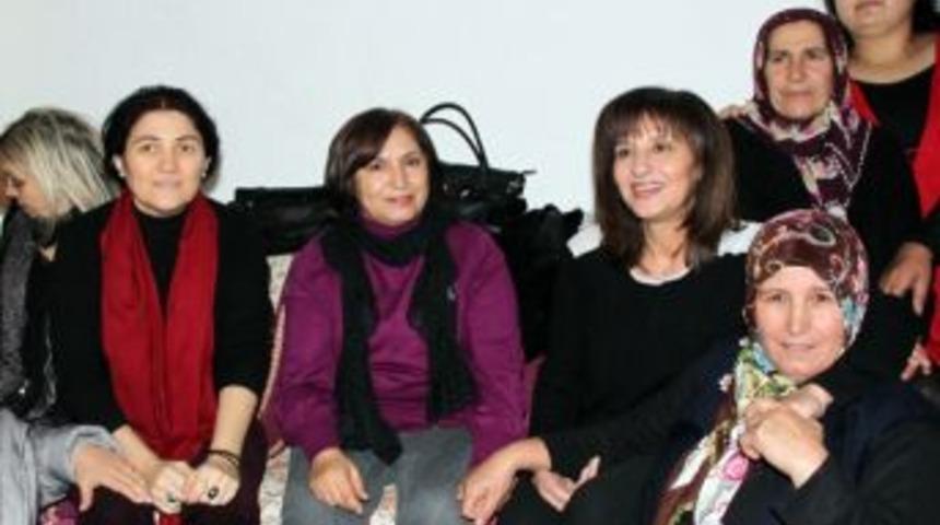 Kılı&ccedil;daroğlu'nun Eşinden Kanserli Hastaya Destek Ziyareti