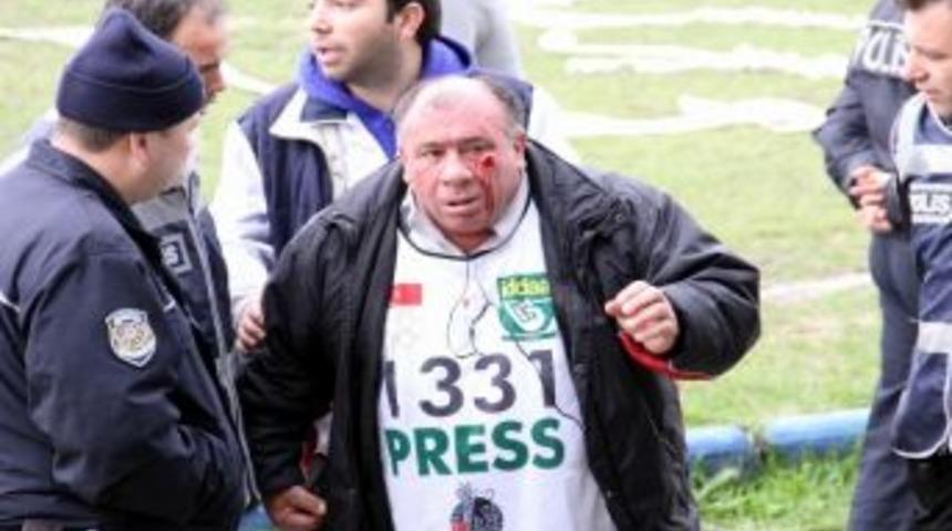 Amat&ouml;r Ma&ccedil;ta Taraftarlar Basın Mensubunu Yaraladı