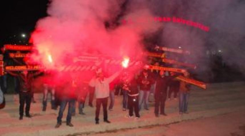 &Ouml;ğrenciler, Derbi Ma&ccedil;ı &Ouml;ncesi Coşku Yaşadı