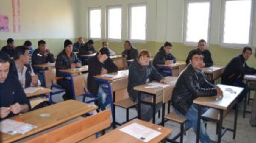 Kula'da Ehliyet Sınavına 836 Kişi Katıldı