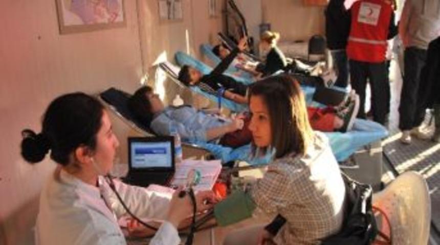 Ad&uuml;&rsquo;l&uuml; Kızlar Erkeklere &Ouml;rnek Oldu