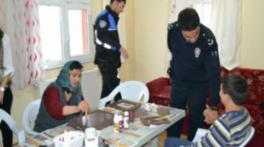 Engellilere Ahşap Boyama Kursu