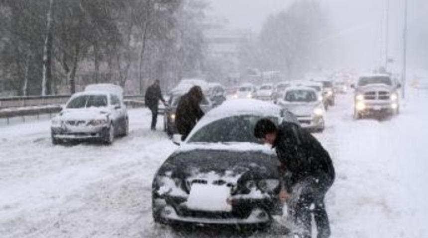 Yılbaşı Tatili &Ouml;ncesinde Ara&ccedil; S&uuml;r&uuml;c&uuml;lerine Kış Uyarısı