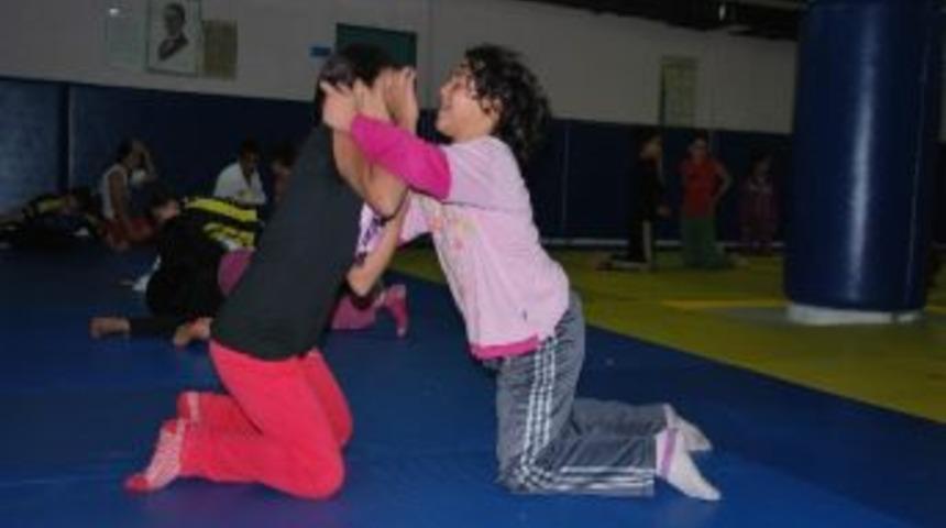 Aydınlı Kızlar Savunma Sporlarına Merak Sardı