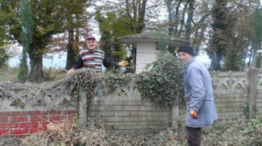 Muharrem Semerci, g&ouml;n&uuml;ll&uuml; &ccedil;evre temizliyor