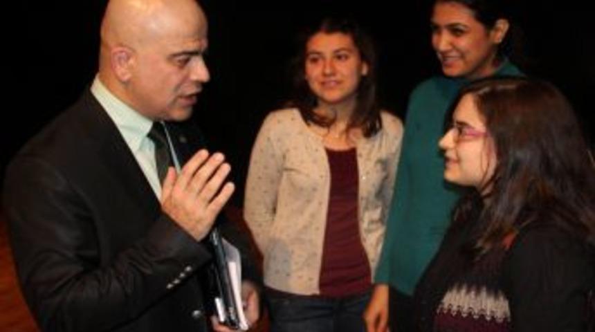 Prof &Ouml;zekes: Adaletin Tecellisi I&ccedil;in 24 Yaşında Hakim Olmamalı