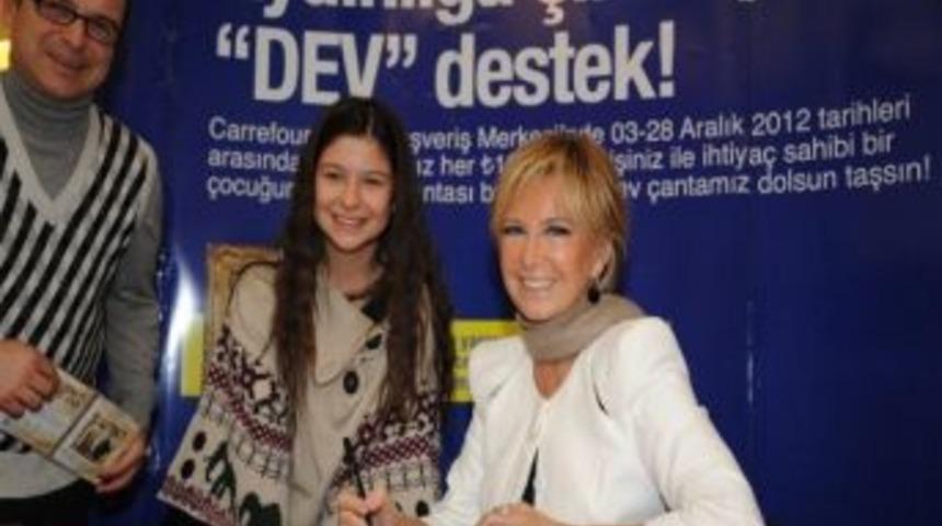 Filiz Akın Hayranlarıyla Buluştu