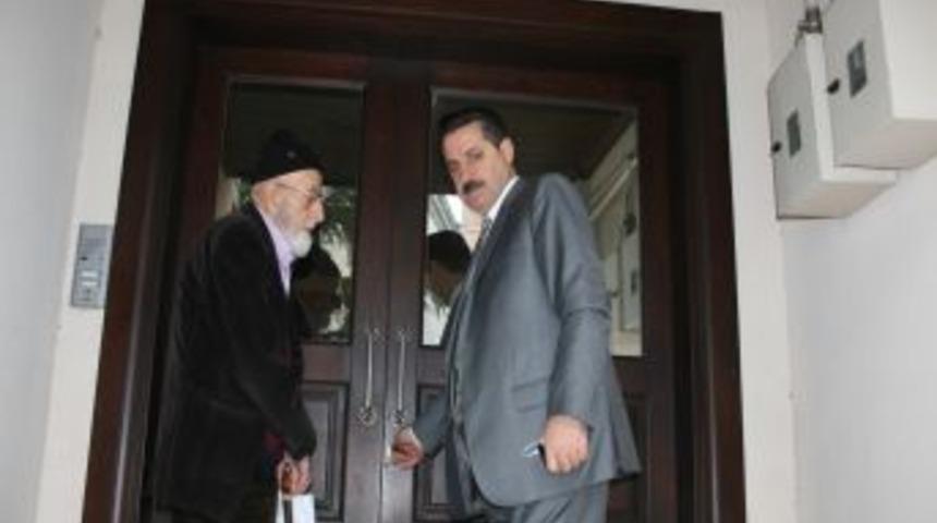 Bakan &Ccedil;elik: Ahmedinejad, Neden Gelmediğini A&ccedil;ıklamalı