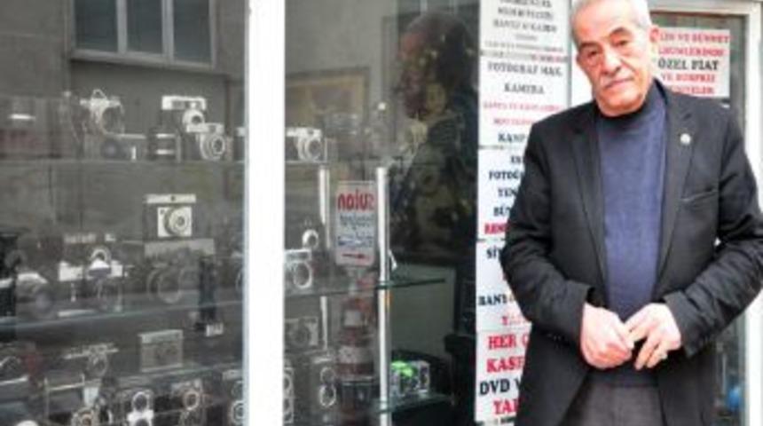 55 Yılda 300 Fotoğraf Makinesi Biriktirdi, Hayali Bir Fotoğraf M&uuml;zesi