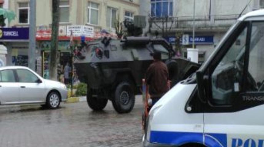 Panzerler Akçakoca'dan Geçti