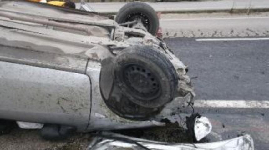 Takla Atan Aracın İ&ccedil;inde Sıkıştı