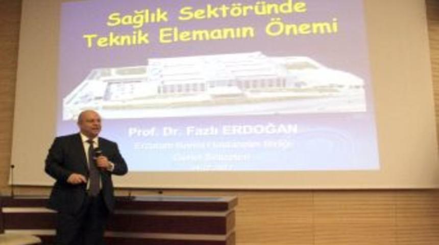 Prof. Dr. Erdoğan, Gen&ccedil;lere &ldquo;sağlık Sekt&ouml;r&uuml;nde İstihdam&rdquo;ı Anlattı