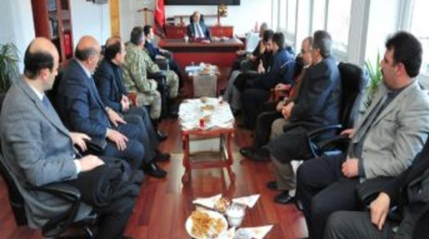 Vali &Ouml;zt&uuml;rk, Olur Ve Oltu'da İncelemelerde Bulundu