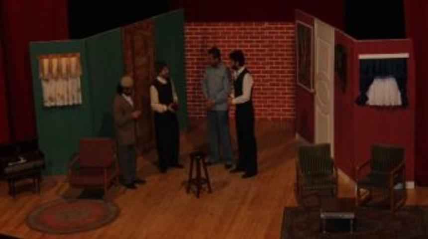 Huzur Sokağı Tiyatrosu İzdihama Yol A&ccedil;tı