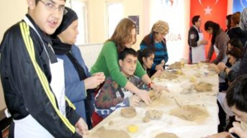 Engelliler Seramik Kursu Alıyor