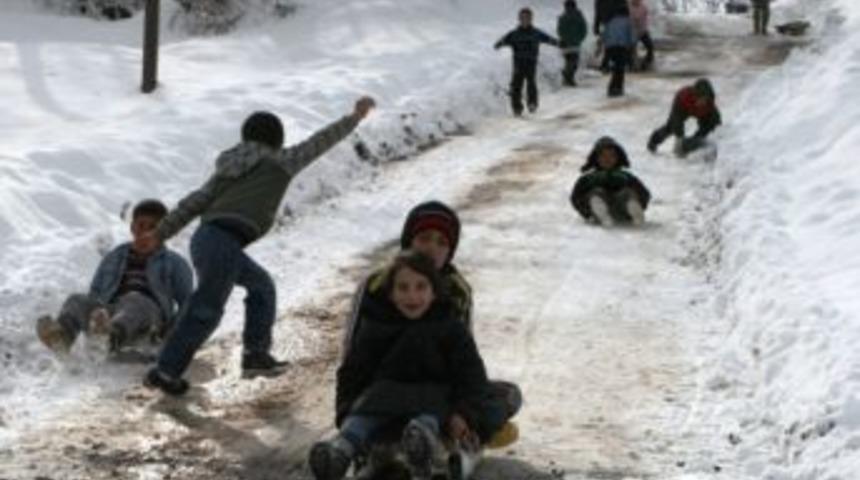 &Ccedil;ocukların Kızak Keyfi