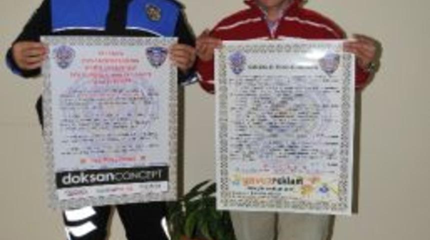 Polise Vatandaş Desteği S&uuml;r&uuml;yor