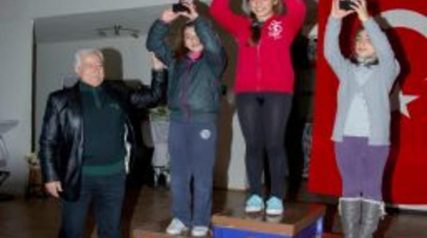 Yelkenciler Kupalarını Aldı