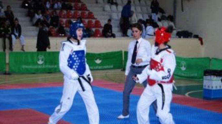 Tekvandonun Krali&ccedil;eleri Mudanya'yı Salladı