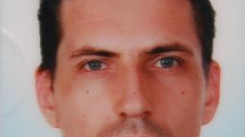 Ecel Onu Arkadaşlarının G&ouml;zleri &Ouml;n&uuml;nde Yakaladı