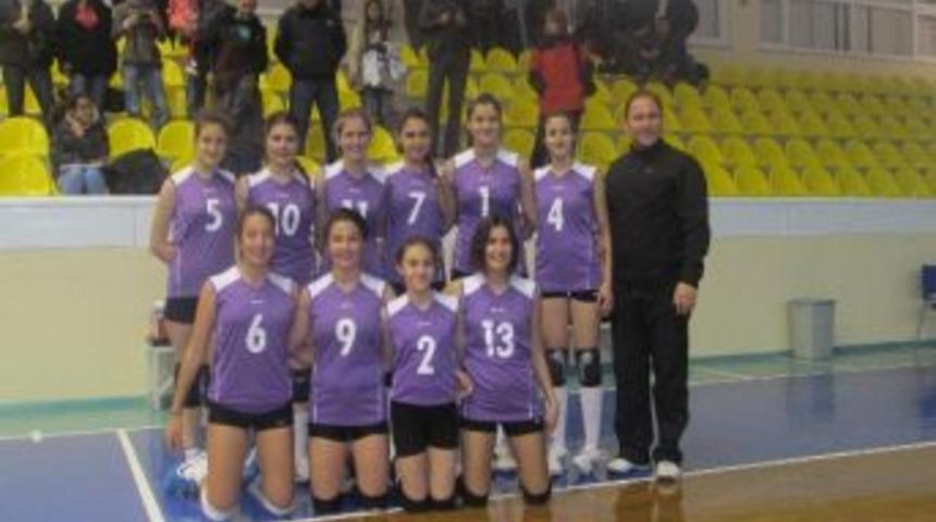 Anemon Gen&ccedil; Voleybol Takımı, Belediyeyi Mağlup Etti
