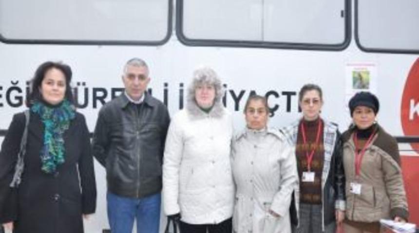 İzmit'te Doğa Ve Hayvan Koruma Derneği &Uuml;yeleri Kan Verdi