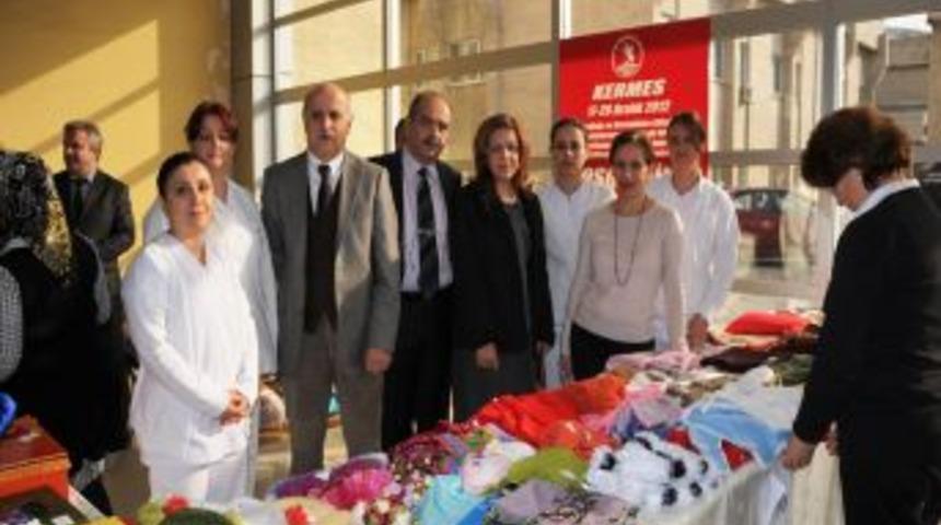 Psikiyatri Hastalarının Tedavi Ama&ccedil;lı Yaptığı &Uuml;r&uuml;nler Kermeste Satılıyor