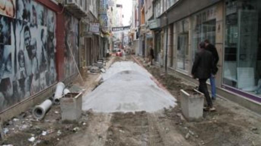 İlkadım&rsquo;da Yol-kaldırım &Ccedil;alışması