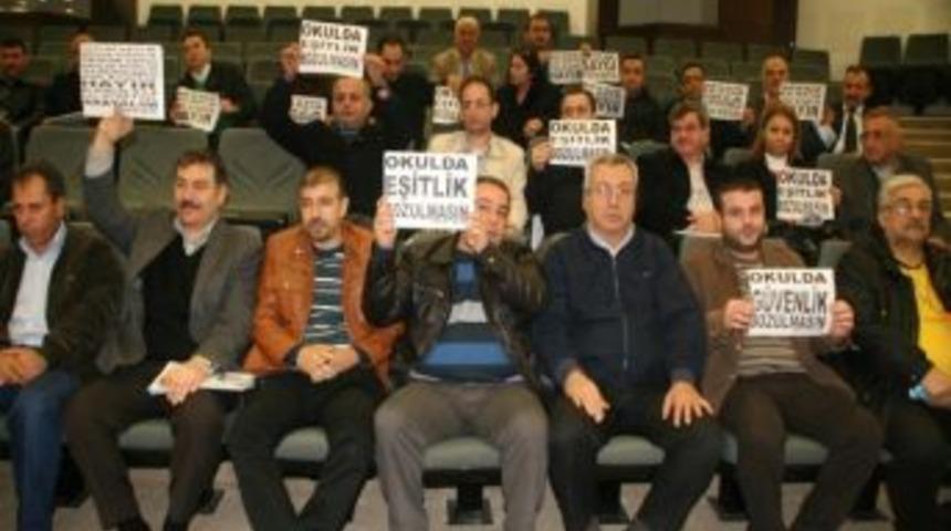 &Uuml;reticilerin Serbest Kıyafet Uygulamasına Tepkisi S&uuml;r&uuml;yor