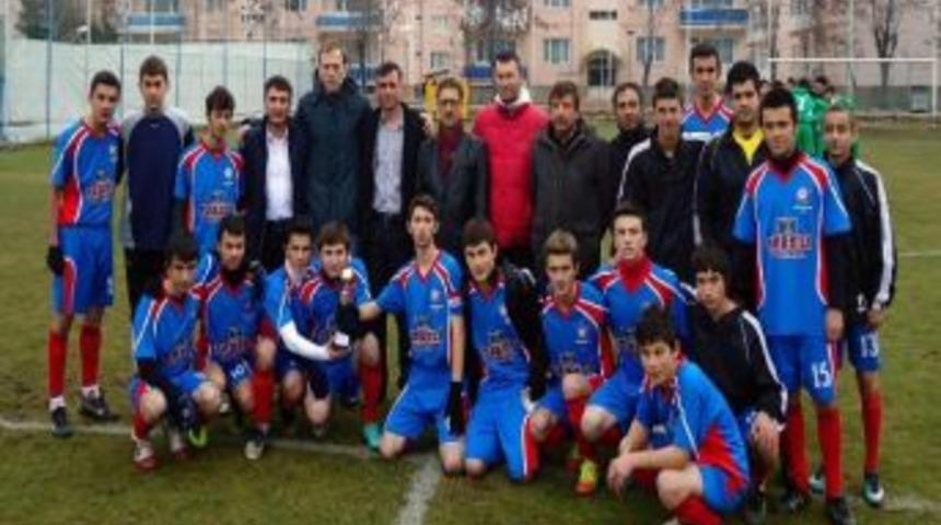 G&uuml;neşspor Kupasına Kavuştu