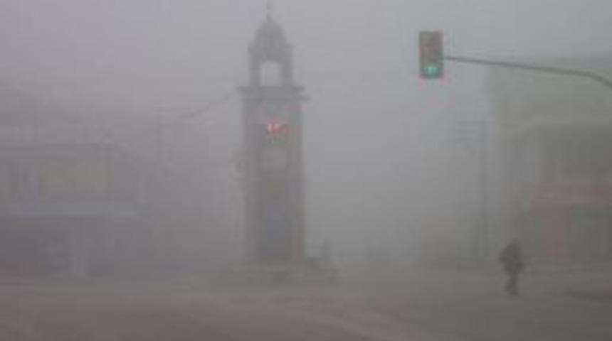 Alaca&rsquo;da Sisli Hava Hayatı Olumsuz Etkiliyor