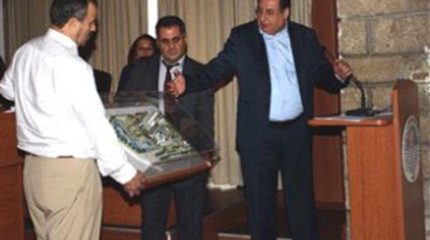 &Ouml;zcan, hizmet binası i&ccedil;in arazi arıyor...