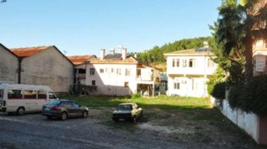 Bah&ccedil;elievler Mahallesi'ne İki Yeni Park Yapılıyor