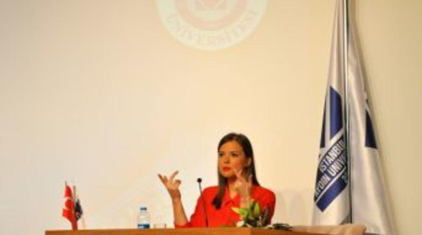 İstanbul Aydın &Uuml;niversitesi Simge Fıstıkoğlu'nu Ağırladı