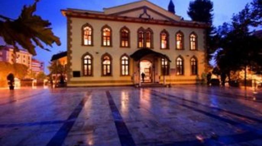 Tarihi mek&acirc;nlar aydınlanıyor
