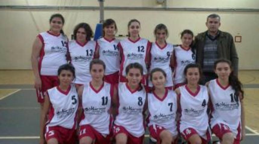 Yıldız Kızlar&rsquo;dan Farklı Galibiyet