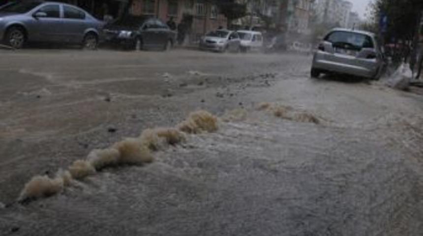 Şehit ilhanları sel aldı