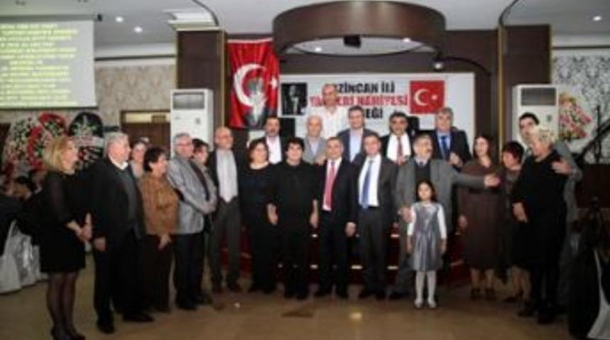 Erzincan Tanyeri Derneği&rsquo;nden &Ouml;z&rsquo;e plaket